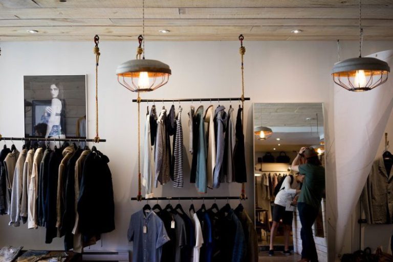 como montar uma loja de roupas importadas